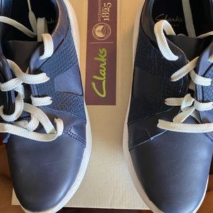 Clarks navy size 8 tennis shoe